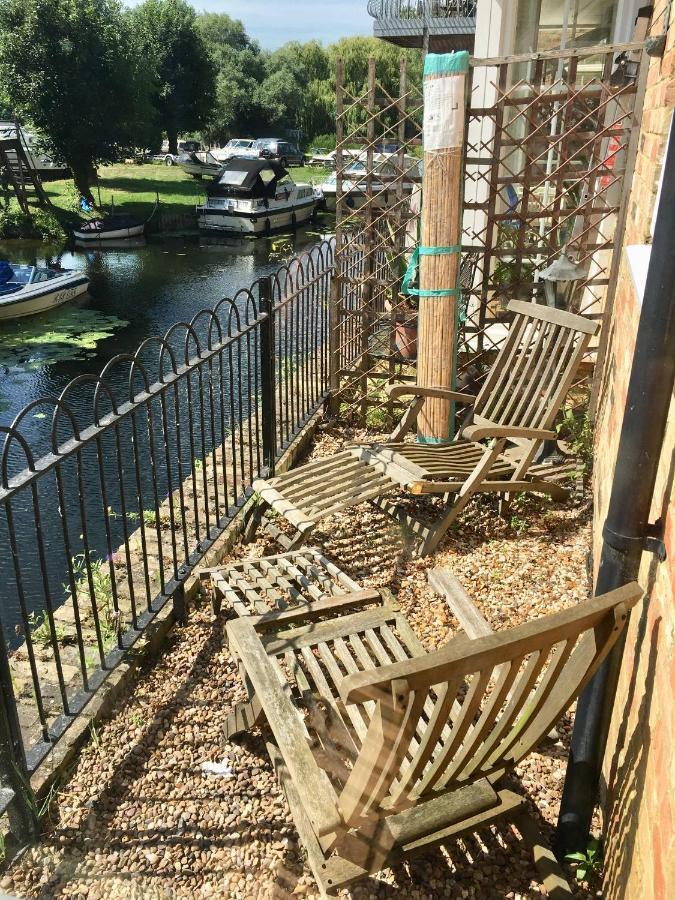 River Courtyard Apartment In The Heart Of Stneots Saint Neots Eksteriør billede