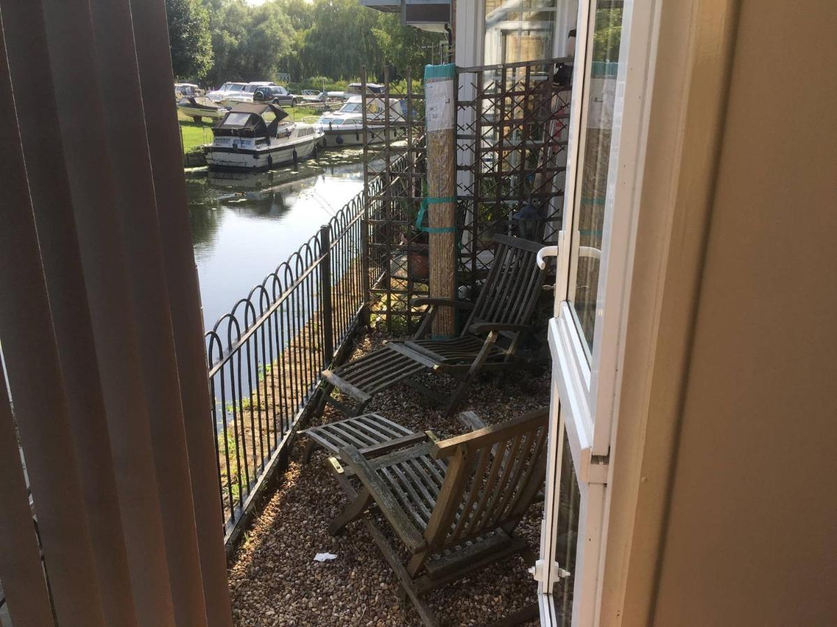 River Courtyard Apartment In The Heart Of Stneots Saint Neots Eksteriør billede