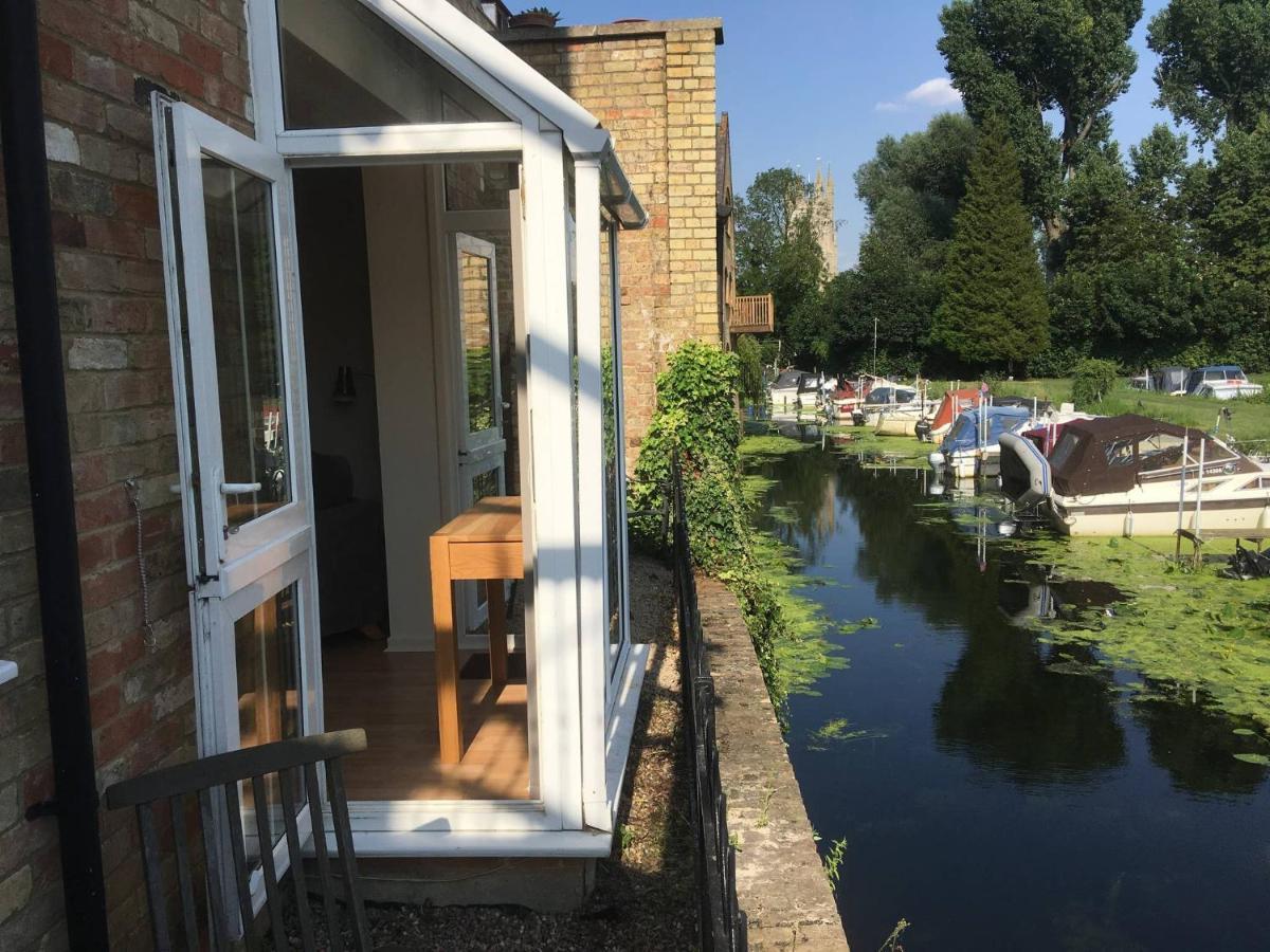 River Courtyard Apartment In The Heart Of Stneots Saint Neots Eksteriør billede