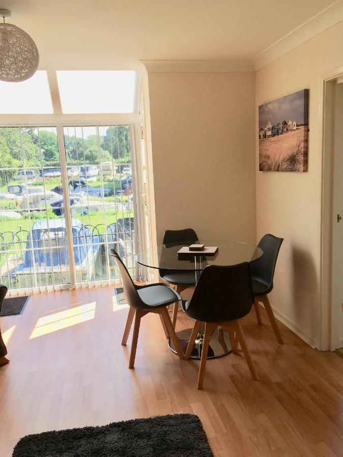 River Courtyard Apartment In The Heart Of Stneots Saint Neots Eksteriør billede